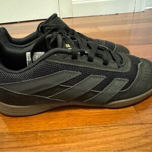 Boys Adidas Predator Club in Sala J soccer sneakers. Size 4. Like new.